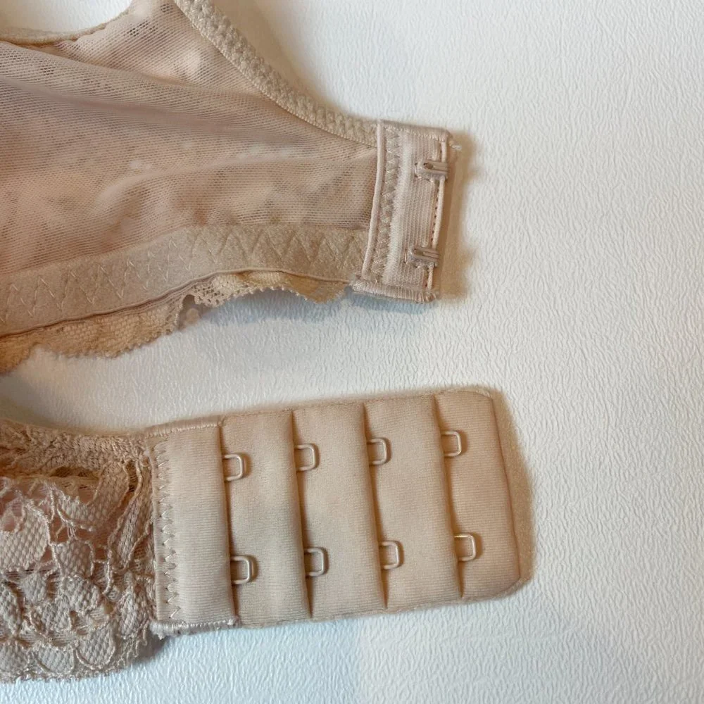 NWOT Victoria's Secret Bra 32DD Body By Victoria Lined Demi Beige Lace B654